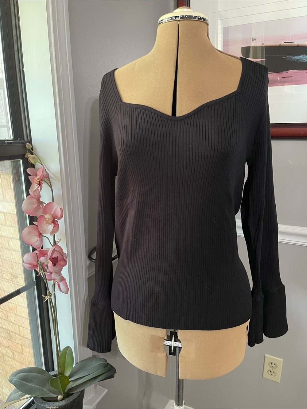 LOFT NWT Black Ribbed Long Sleeve Scoop-Neck Top. Great frame for your necklaces